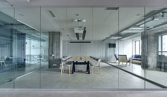 benefits of using glass in your interior design