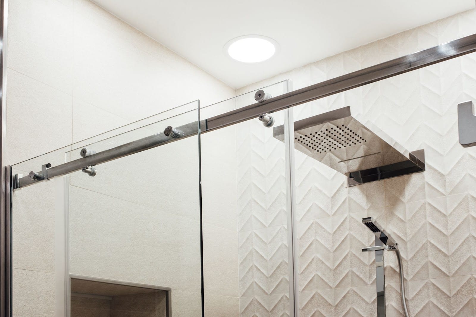 Shower glass enclosure